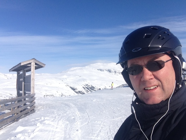 Me with Lønahorgi (1410 meters / 4625 ft above sea level)in the background.